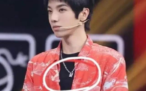 华晨宇张碧晨疑旧情复燃,华晨宇张碧晨旧情复燃，情侣项链成焦点