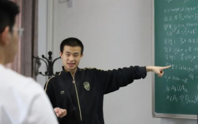 传韦神一晚上解决博士团队4个月难题,博士团队感激不已